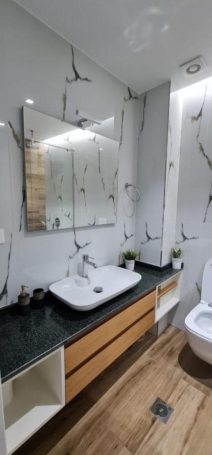 Luxurious Apartament Lägenhet Sarandë Exteriör bild