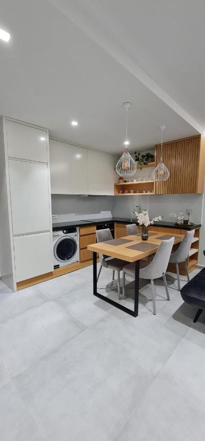 Luxurious Apartament Lägenhet Sarandë Exteriör bild